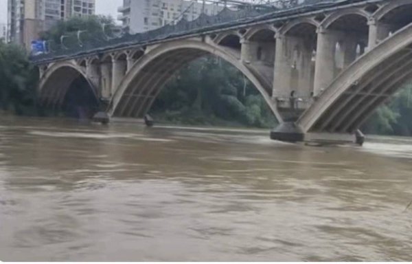 广西河池强降雨致宜州区部分河段水位上涨 将出现洪峰