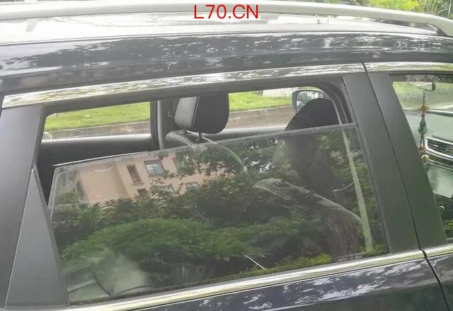 停车总留车窗缝？并非忘记关，背后隐藏大智慧，看完让你涨知识-有驾