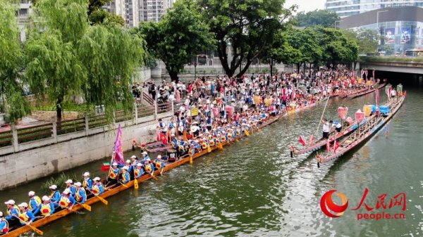 广州猎德“龙船采青”：三代同舟，一脉相承