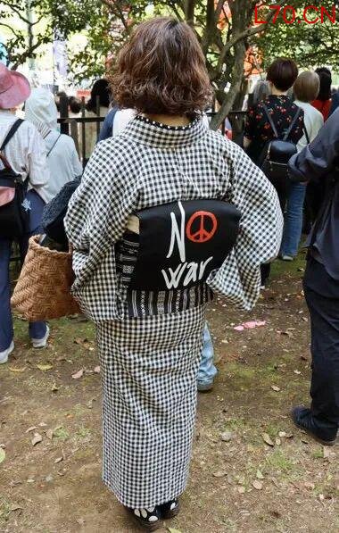 “停止对美国的阿谀奉承！”越来越多日本年轻人走上街头