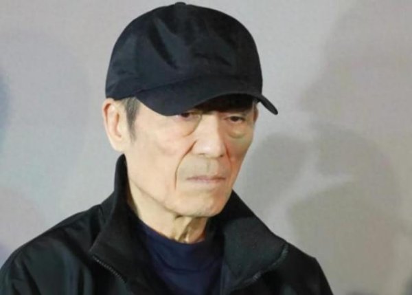 黑历史被扒、新剧又遭质疑洗白艺人，76 岁张艺谋也遭遇老年尴尬
